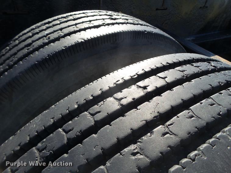 image for item EN9668 2006 XL Specialized 7050 drop deck sprayer trailer