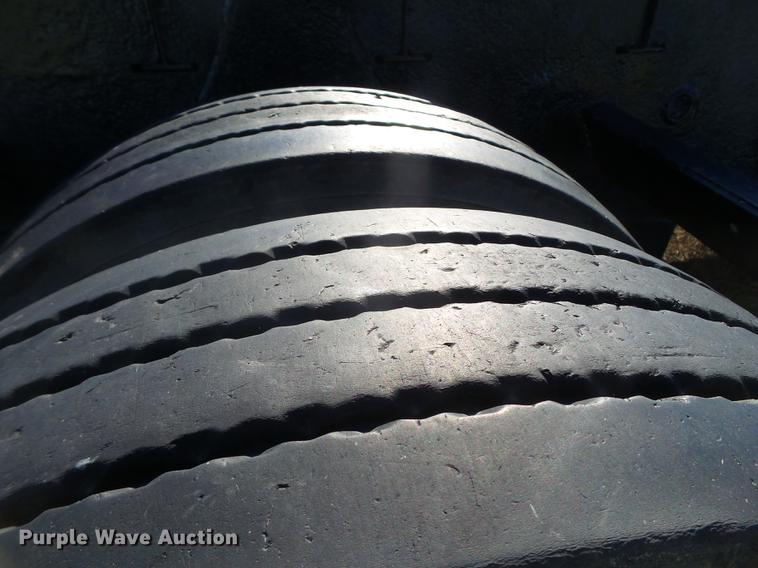 image for item EN9668 2006 XL Specialized 7050 drop deck sprayer trailer