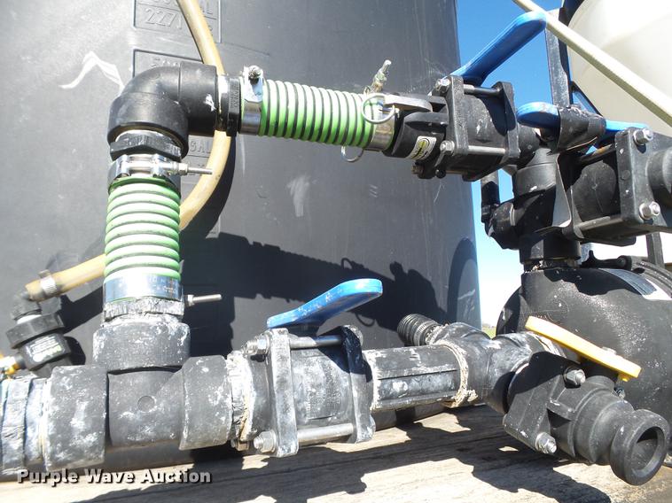 image for item EN9668 2006 XL Specialized 7050 drop deck sprayer trailer