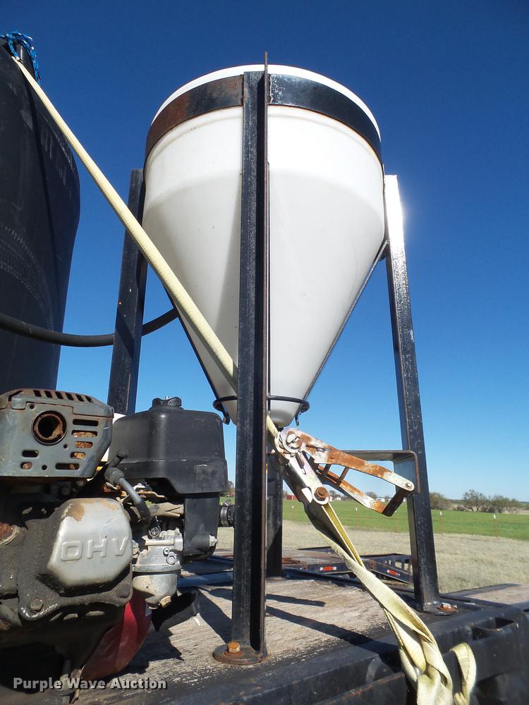 image for item EN9668 2006 XL Specialized 7050 drop deck sprayer trailer