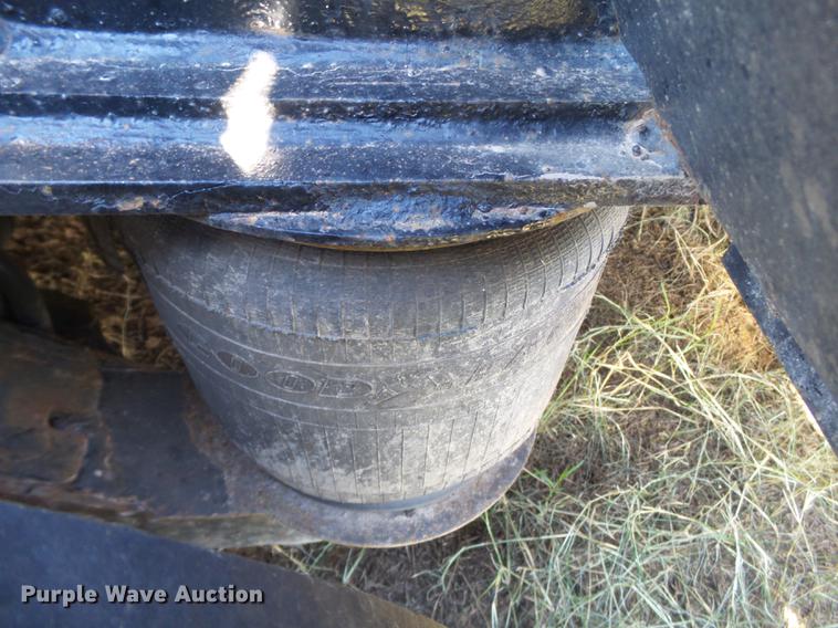 image for item EN9668 2006 XL Specialized 7050 drop deck sprayer trailer