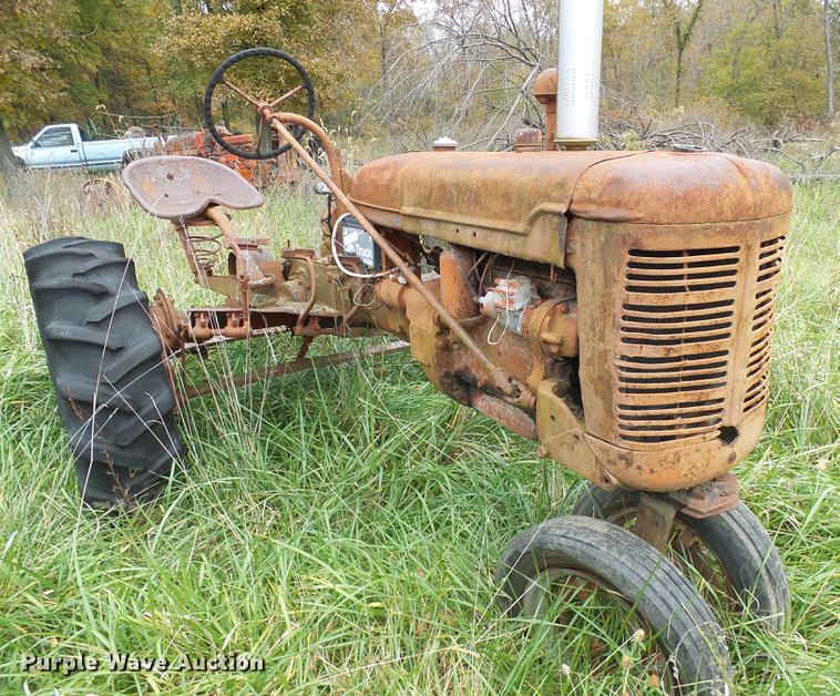 image for item EP9789 International B tractor