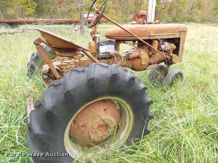 image for item EP9789 International B tractor