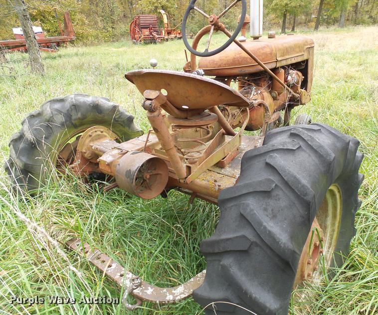 image for item EP9789 International B tractor