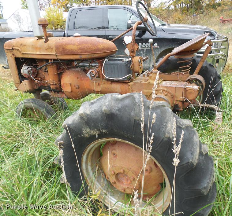 image for item EP9789 International B tractor