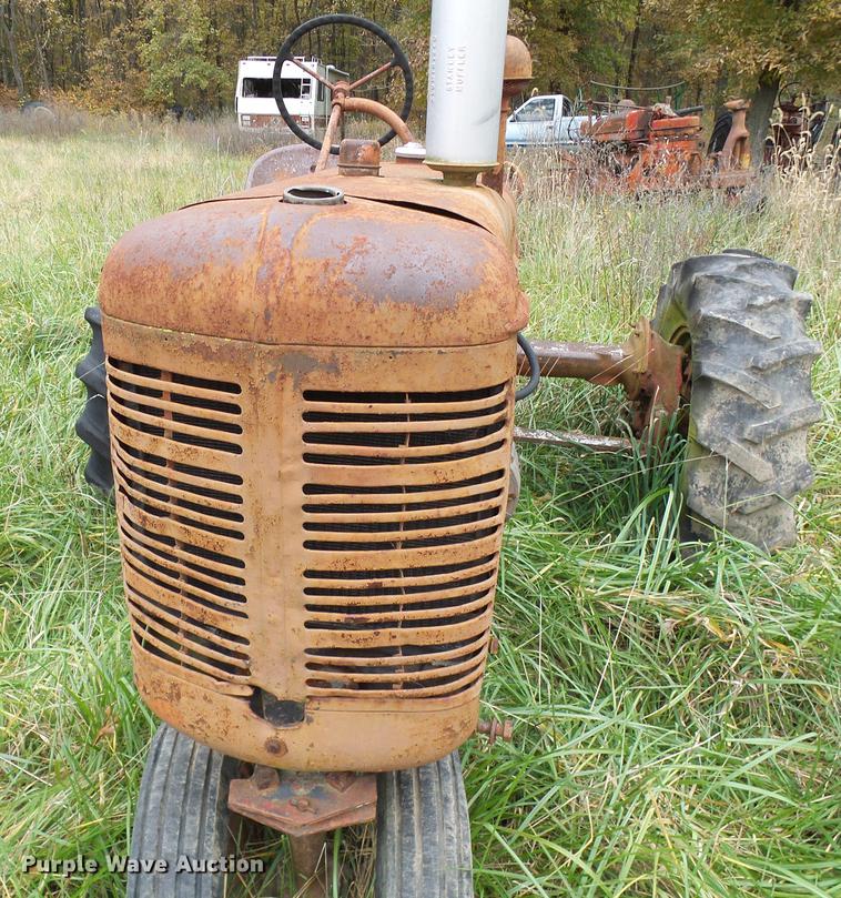 image for item EP9789 International B tractor