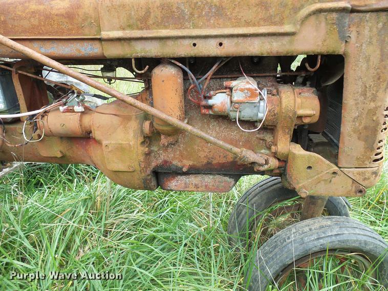 image for item EP9789 International B tractor