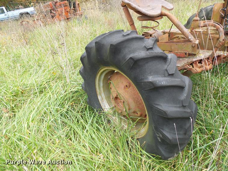 image for item EP9789 International B tractor