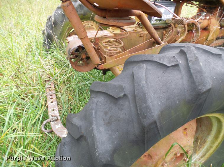 image for item EP9789 International B tractor