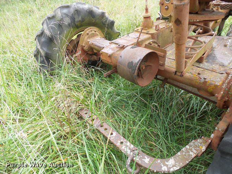 image for item EP9789 International B tractor