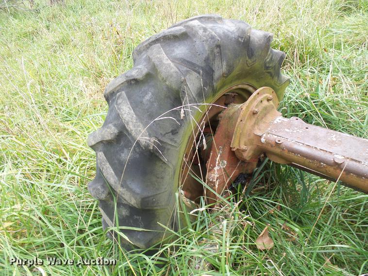 image for item EP9789 International B tractor