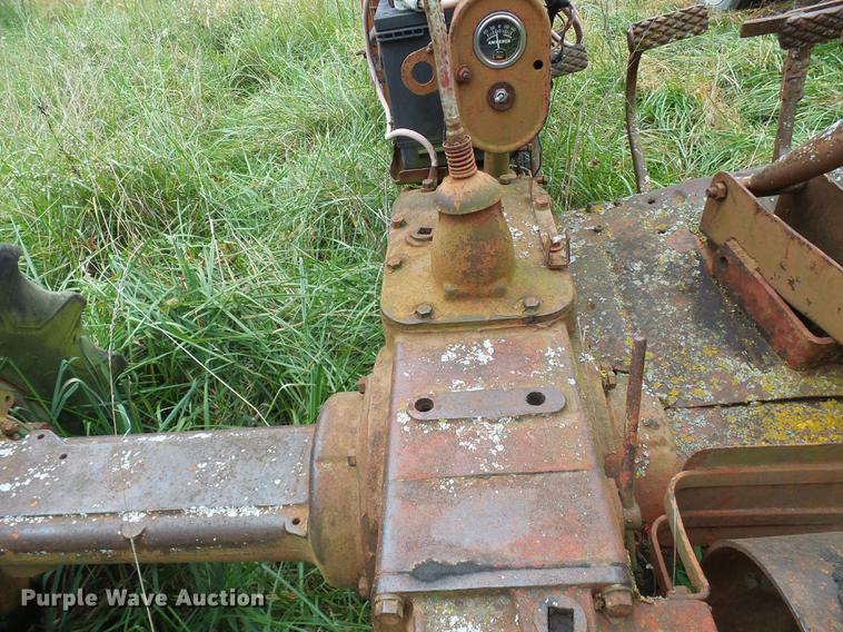 image for item EP9789 International B tractor