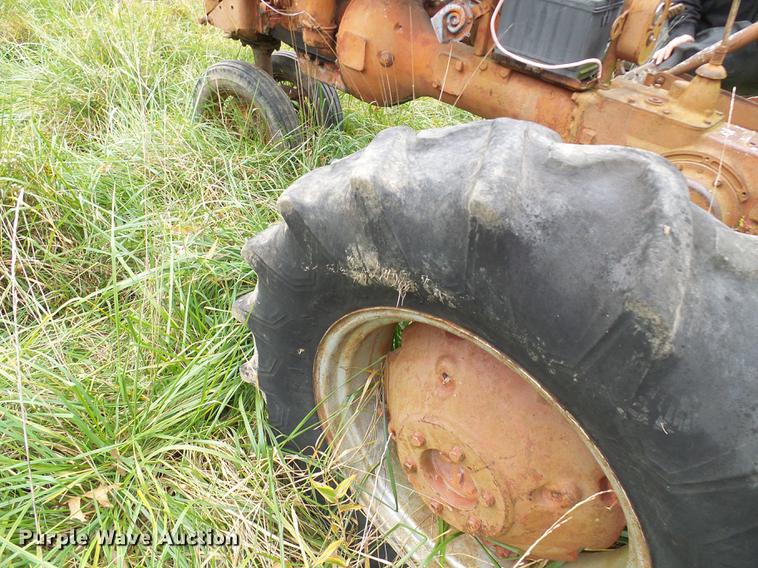 image for item EP9789 International B tractor