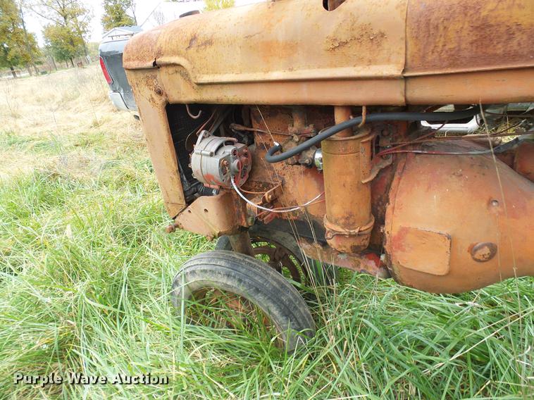 image for item EP9789 International B tractor