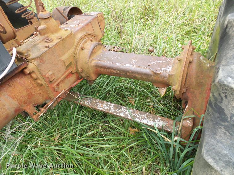 image for item EP9789 International B tractor