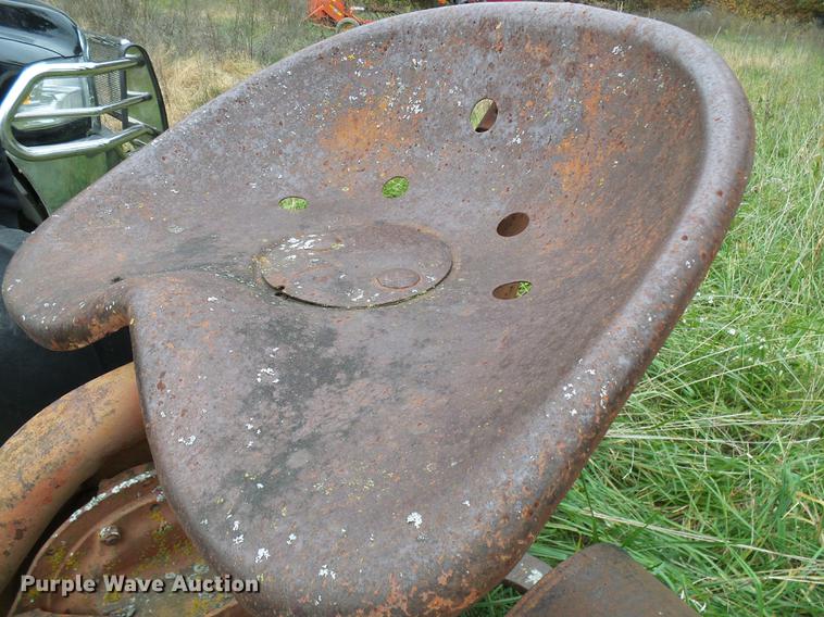 image for item EP9789 International B tractor