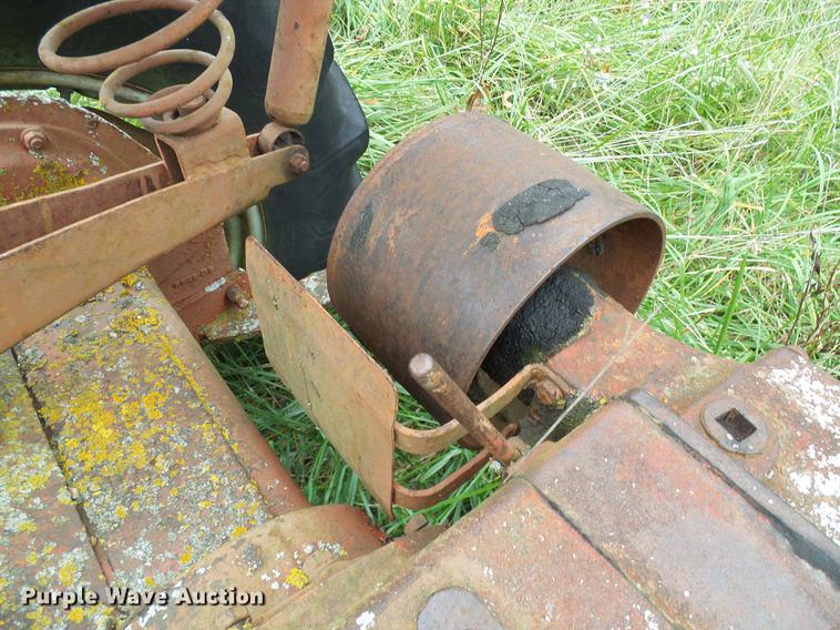 image for item EP9789 International B tractor