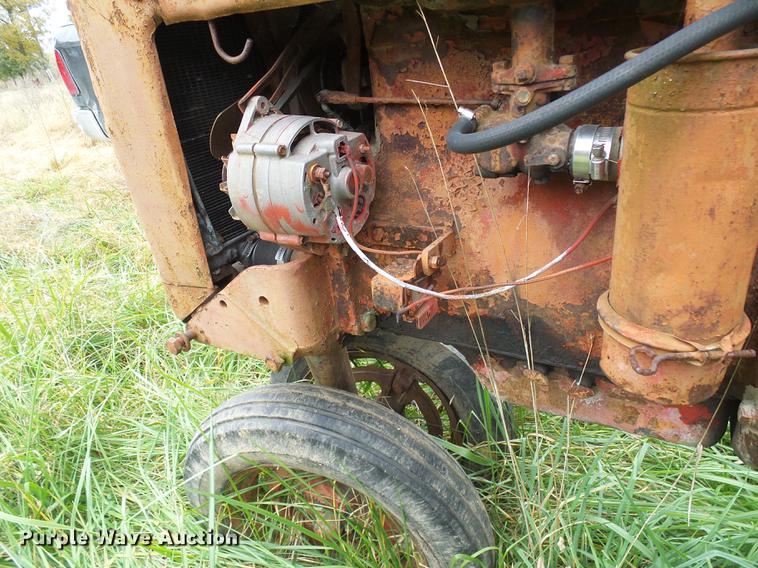 image for item EP9789 International B tractor