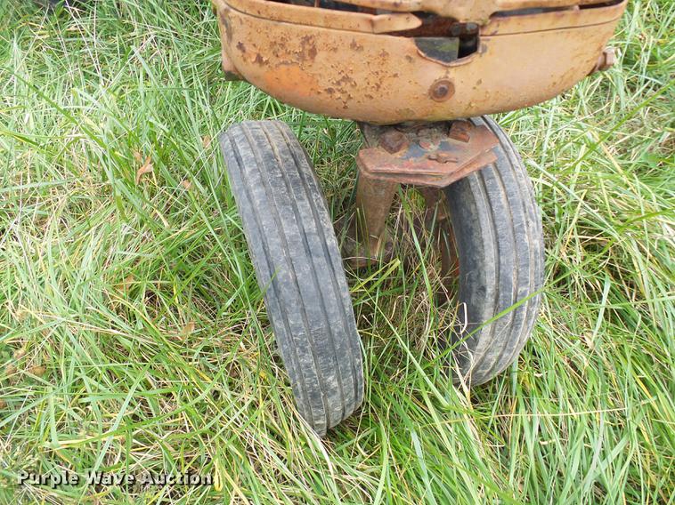 image for item EP9789 International B tractor