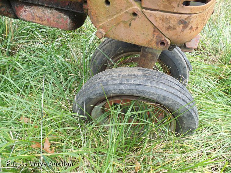 image for item EP9789 International B tractor