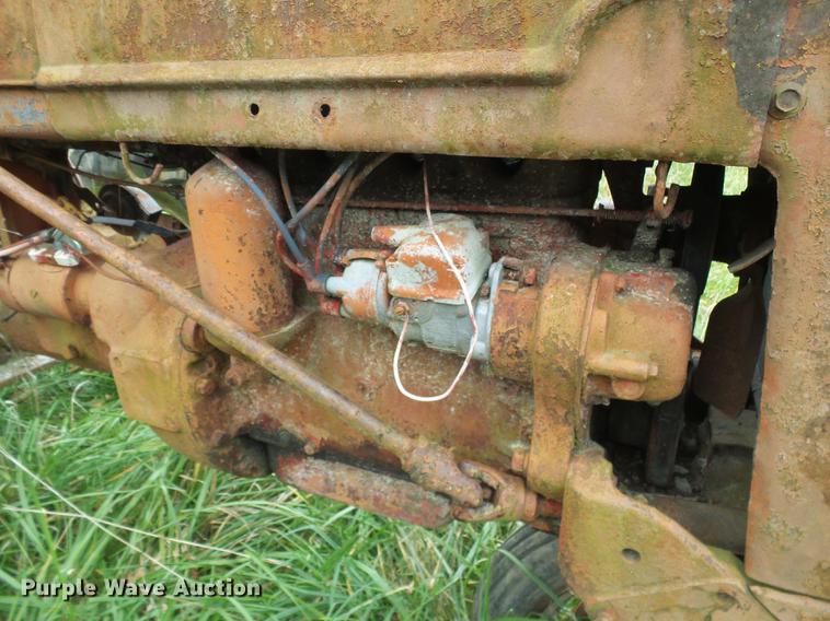 image for item EP9789 International B tractor