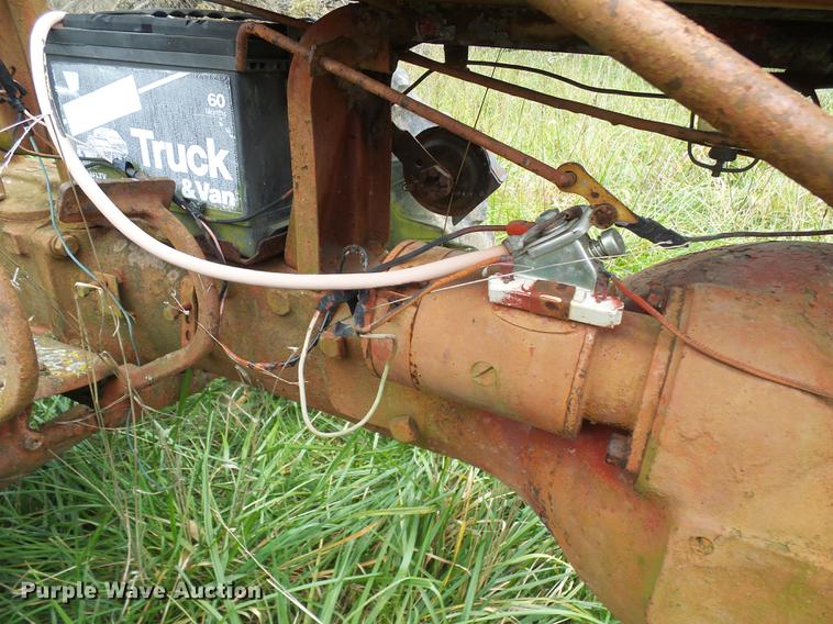 image for item EP9789 International B tractor