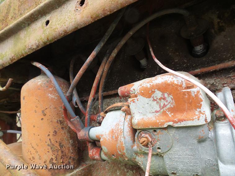 image for item EP9789 International B tractor