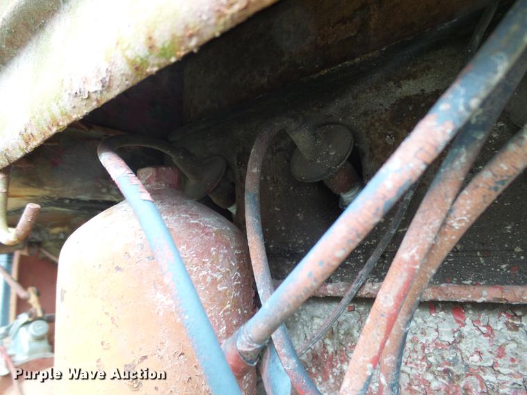 image for item EP9789 International B tractor