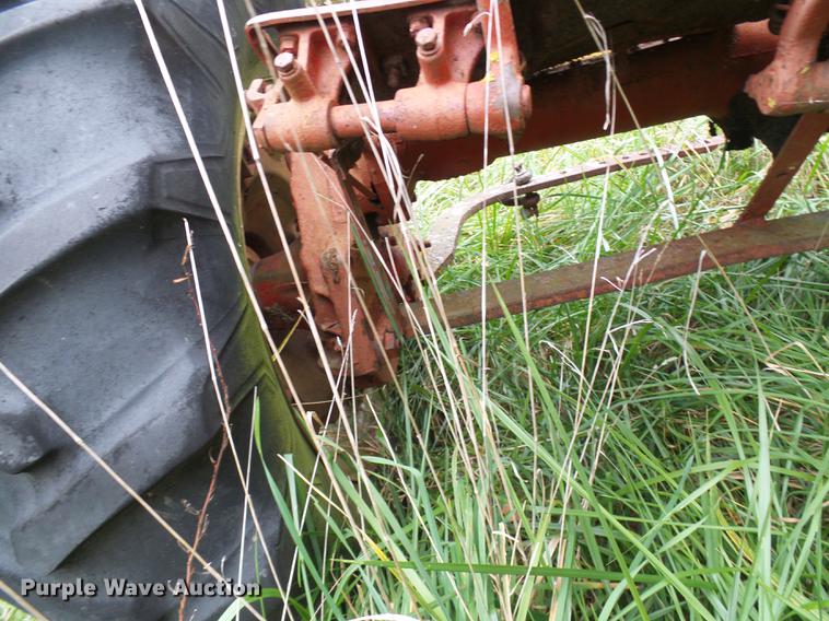 image for item EP9789 International B tractor