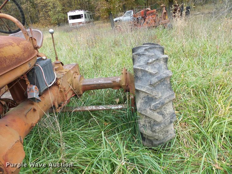 image for item EP9789 International B tractor