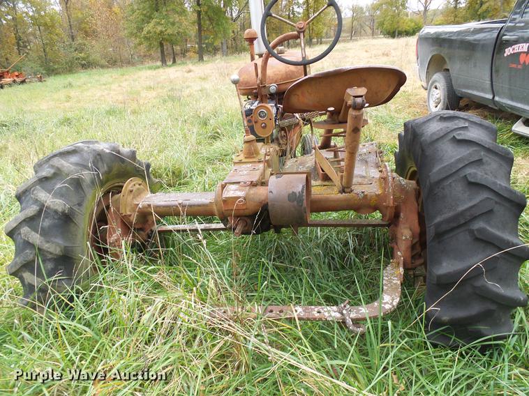 image for item EP9789 International B tractor