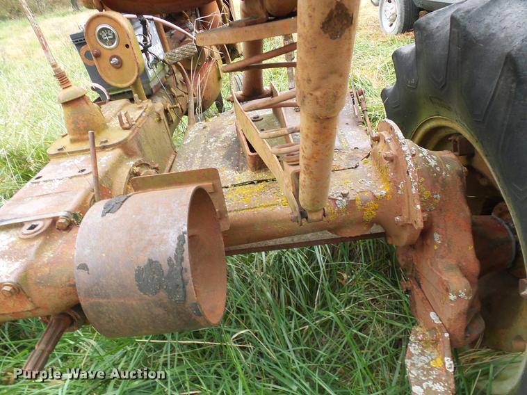 image for item EP9789 International B tractor