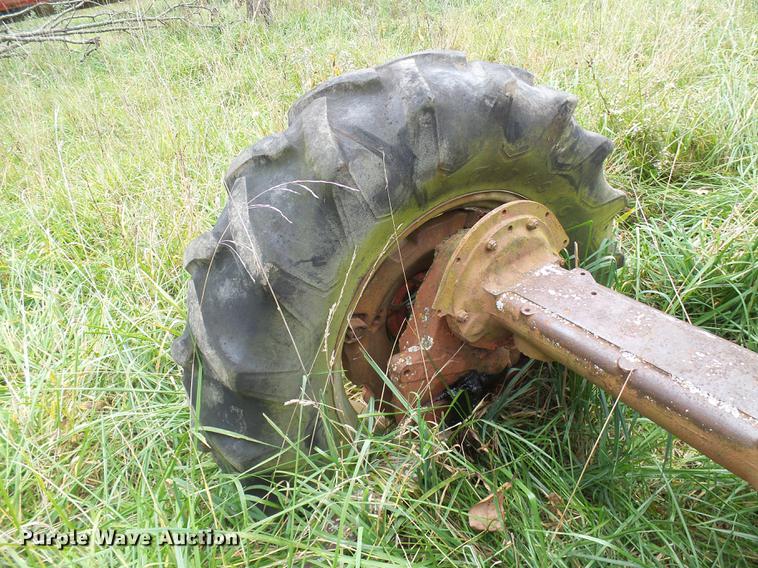 image for item EP9789 International B tractor