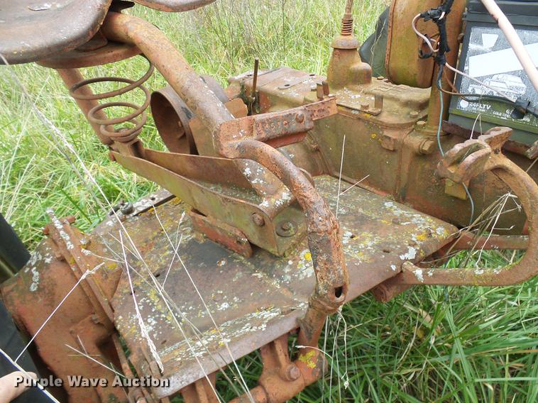 image for item EP9789 International B tractor