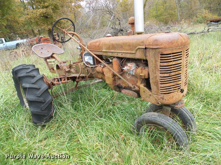 image for item EP9789 International B tractor