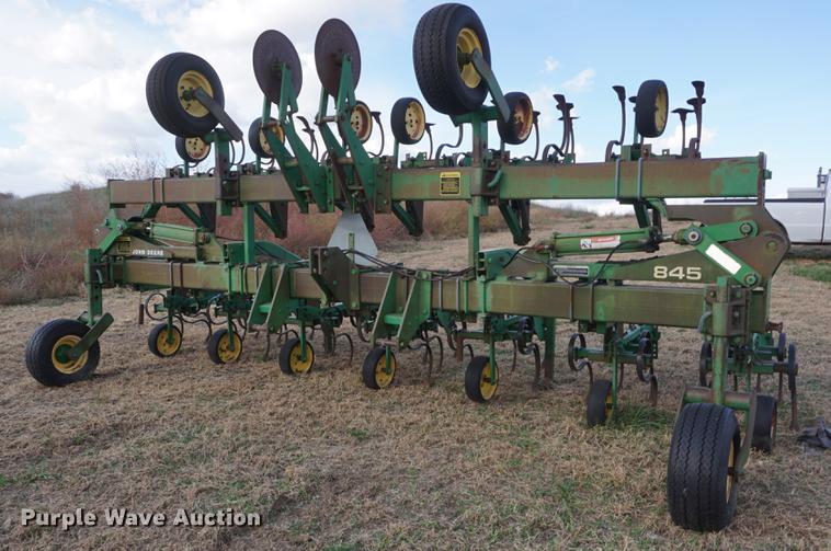 image for item EU9165 1991 John Deere 845 cultivator