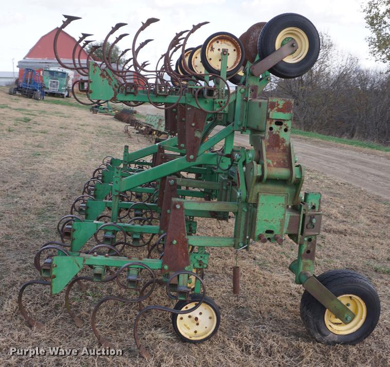 image for item EU9165 1991 John Deere 845 cultivator