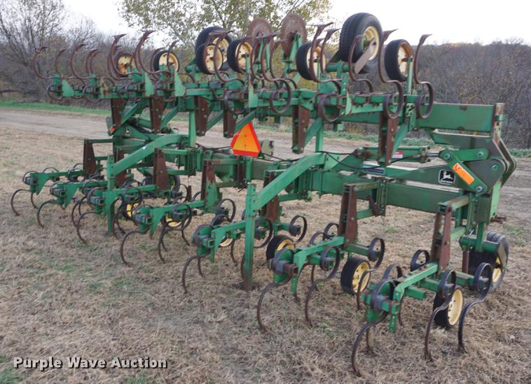 image for item EU9165 1991 John Deere 845 cultivator