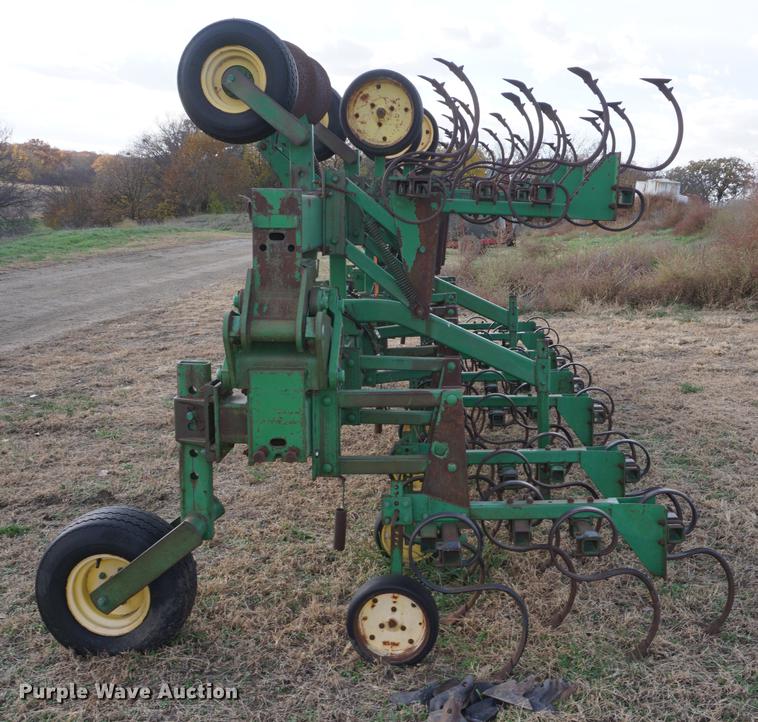 image for item EU9165 1991 John Deere 845 cultivator