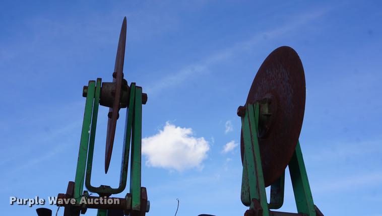 image for item EU9165 1991 John Deere 845 cultivator