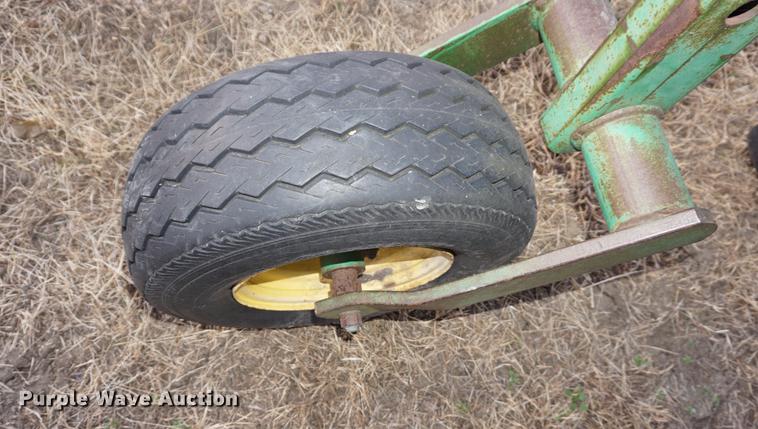 image for item EU9165 1991 John Deere 845 cultivator