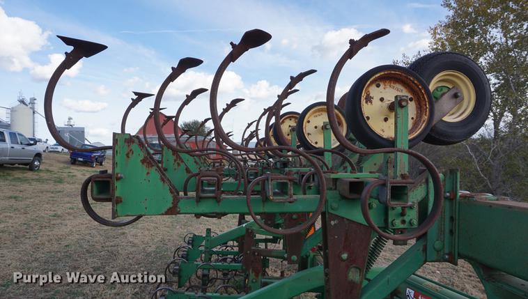 image for item EU9165 1991 John Deere 845 cultivator