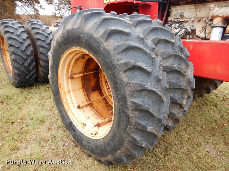 image for item EW9576 1975 Versatile 800 4WD tractor