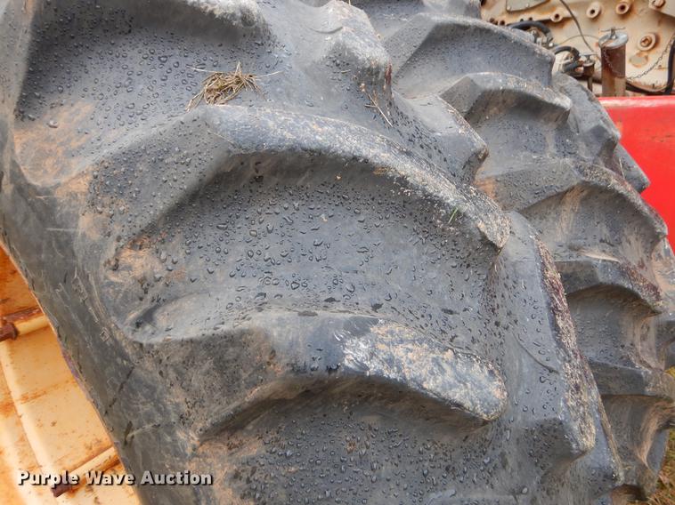 image for item EW9576 1975 Versatile 800 4WD tractor