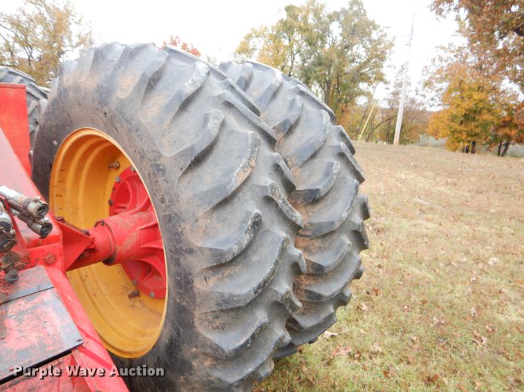 image for item EW9576 1975 Versatile 800 4WD tractor