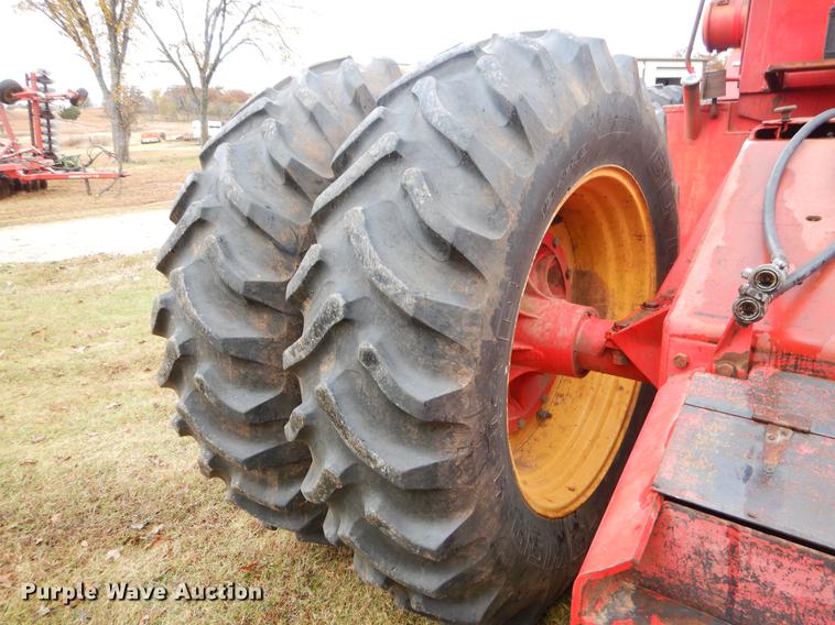 image for item EW9576 1975 Versatile 800 4WD tractor