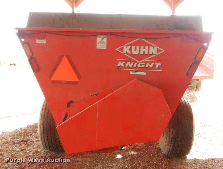 image for item EW9588 Kuhn Knight Slinger 8124 manure spreader