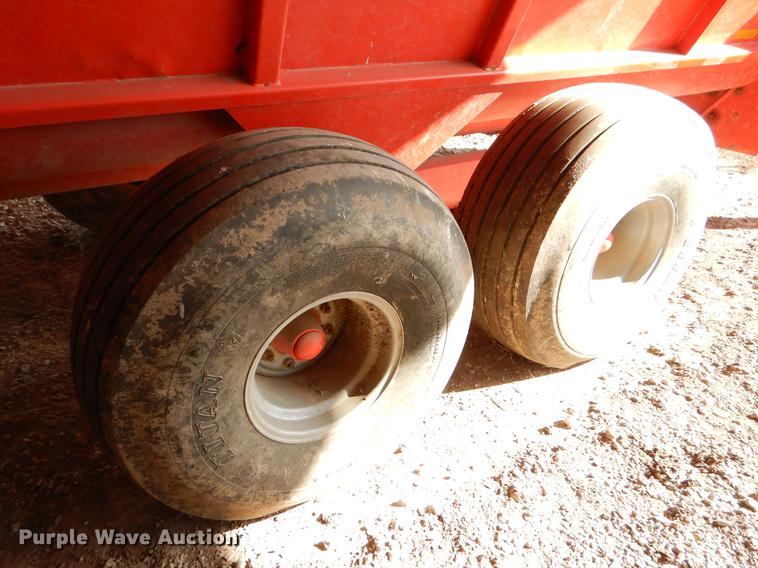 image for item EW9588 Kuhn Knight Slinger 8124 manure spreader