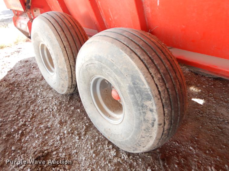 image for item EW9588 Kuhn Knight Slinger 8124 manure spreader