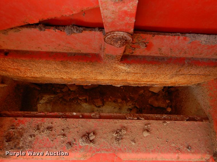 image for item EW9588 Kuhn Knight Slinger 8124 manure spreader